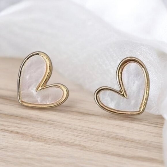 Small Heart Stud White Gold Earring - Picture 1 of 5
